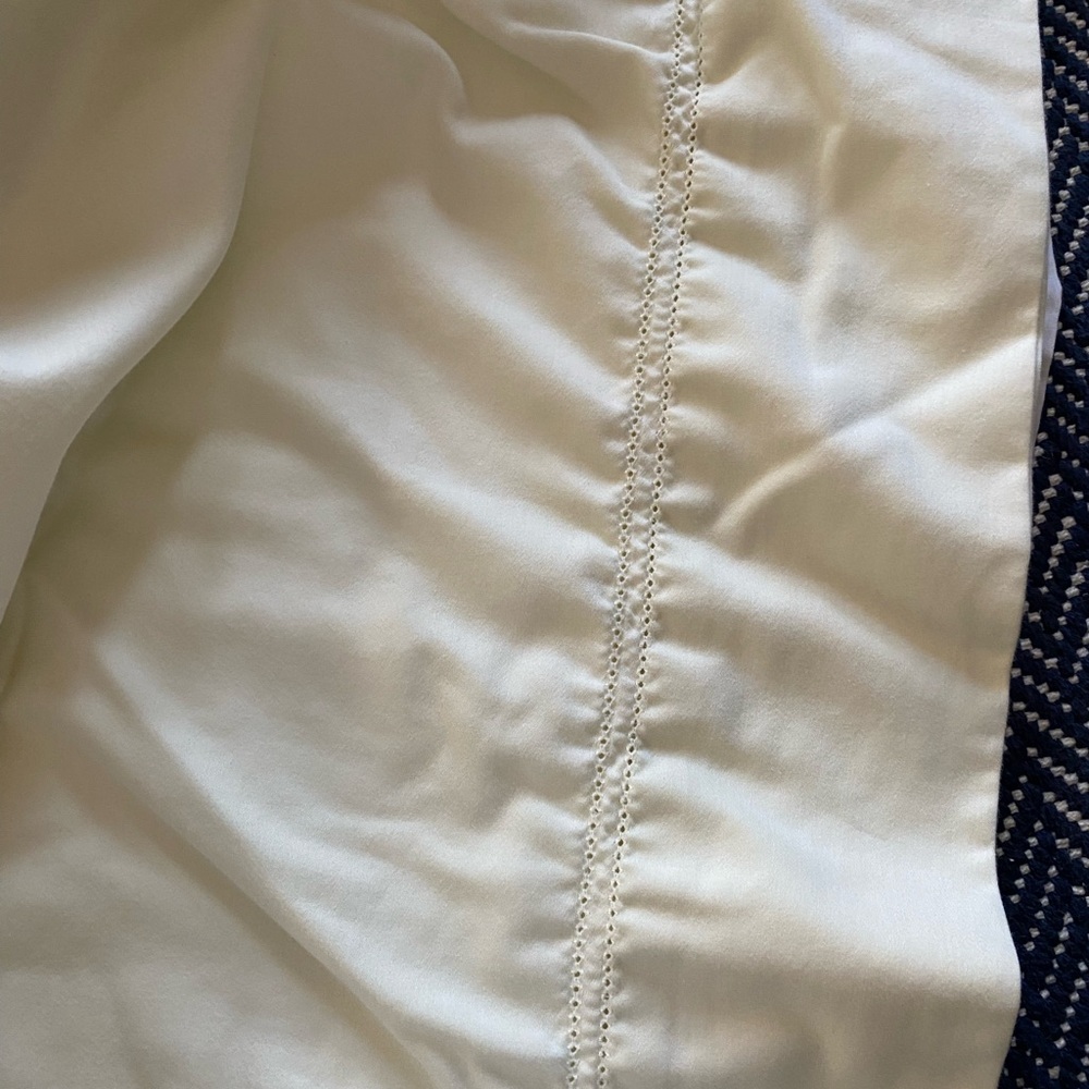 LL bean queen size bed skirt in EUC